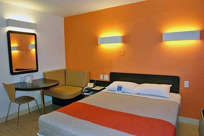 Motel 6 Boston South - ブレイントリー エクステリア 写真