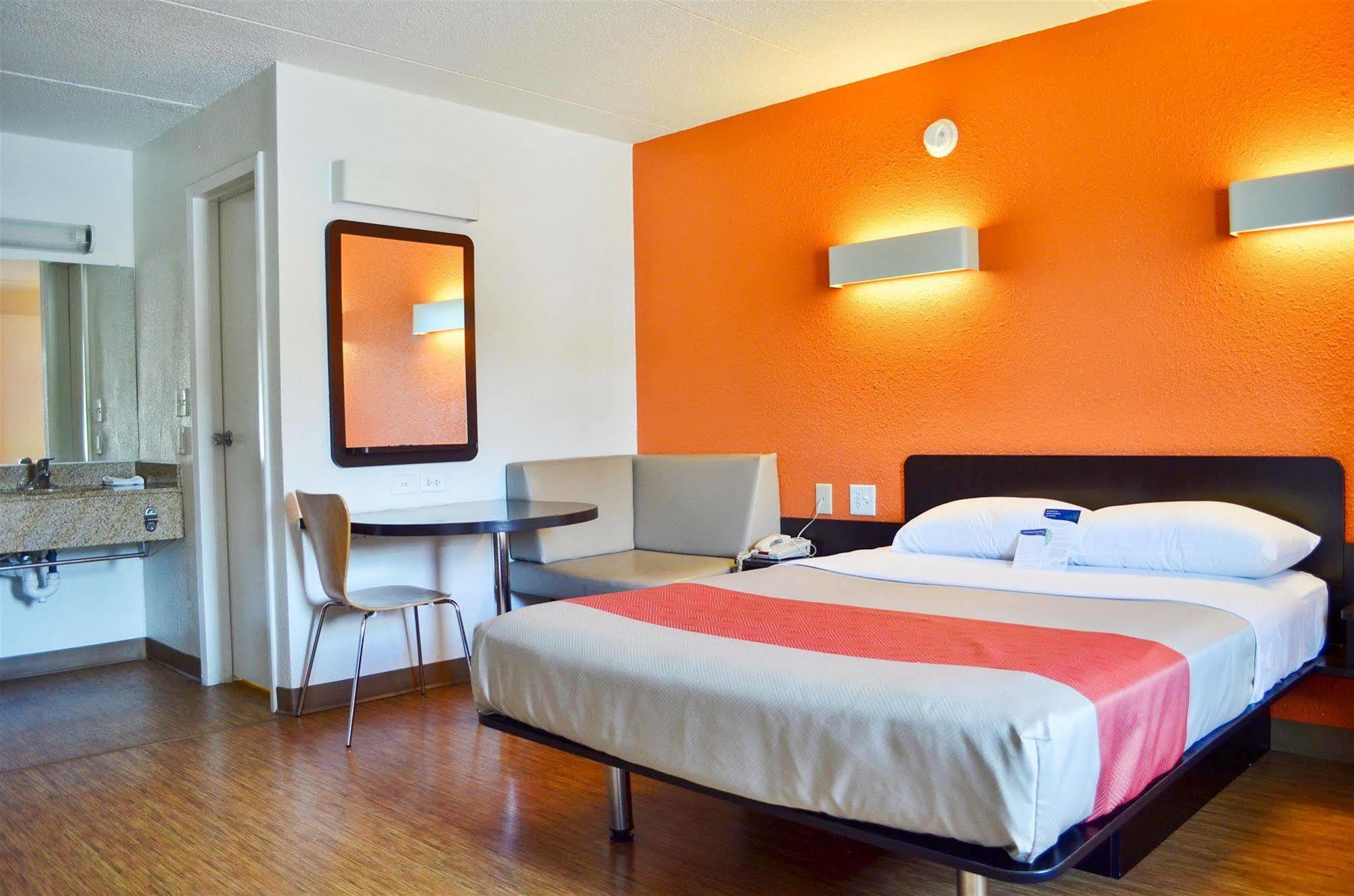 Motel 6 Boston South - ブレイントリー エクステリア 写真
