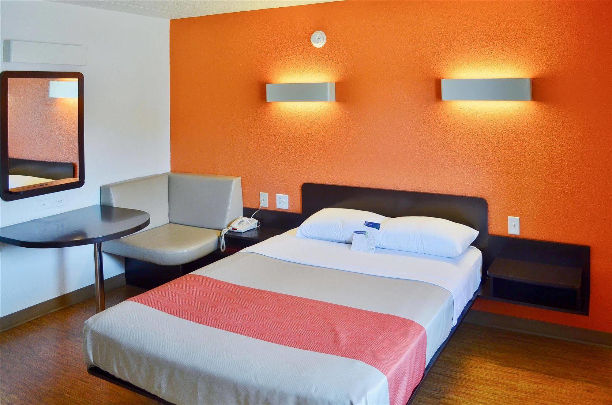 Motel 6 Boston South - ブレイントリー エクステリア 写真