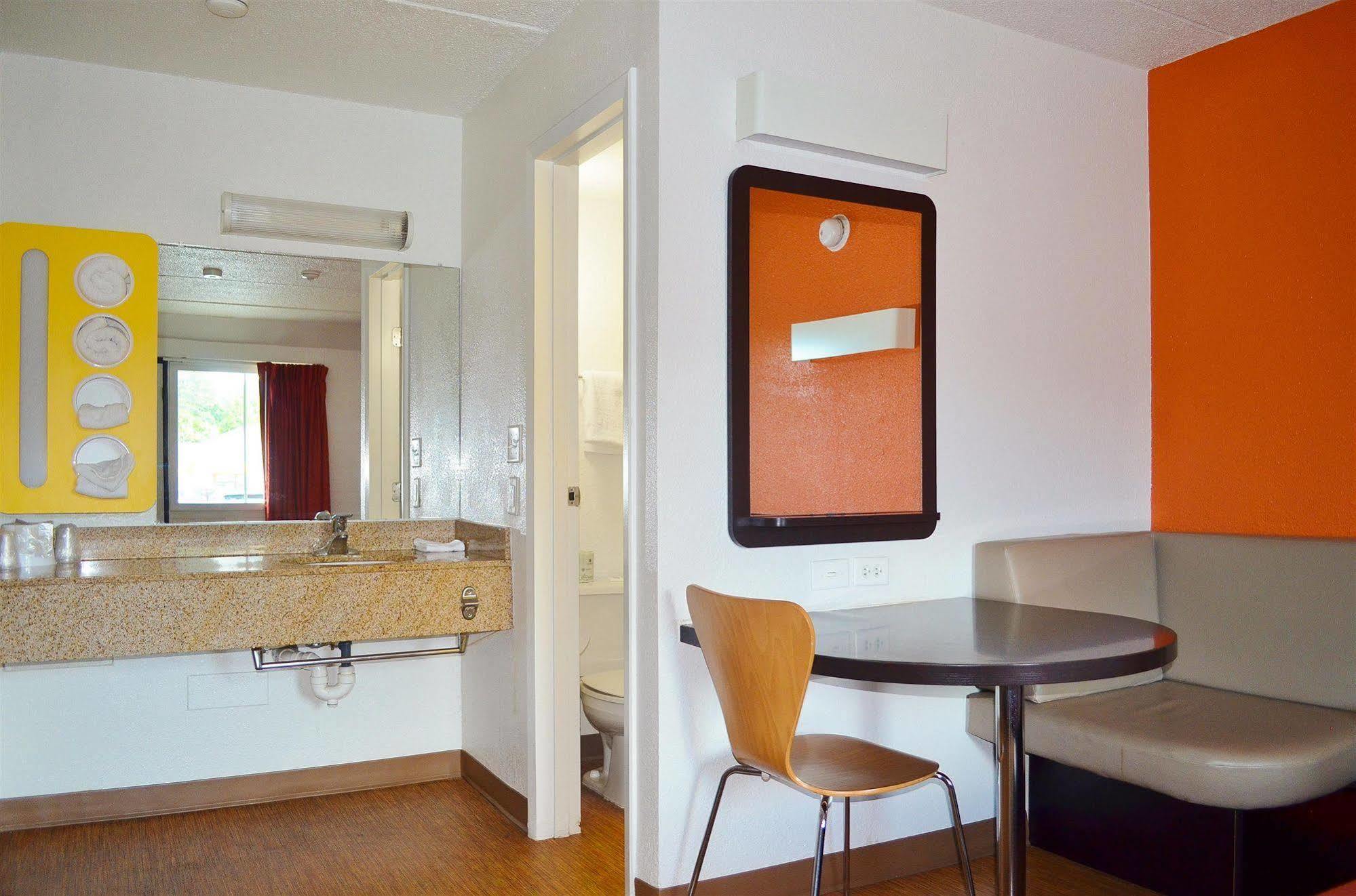 Motel 6 Boston South - ブレイントリー エクステリア 写真