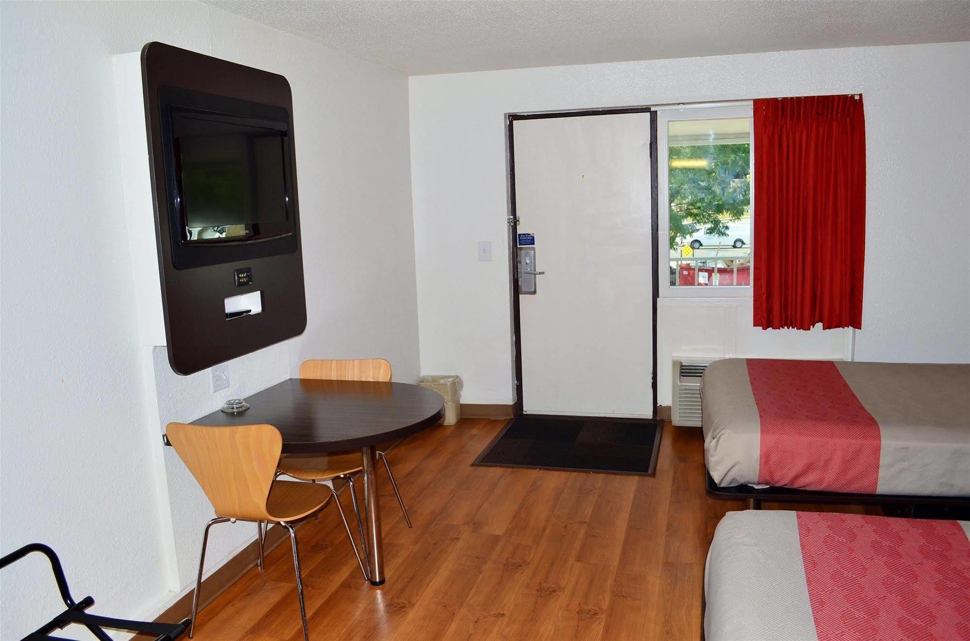 Motel 6 Boston South - ブレイントリー エクステリア 写真