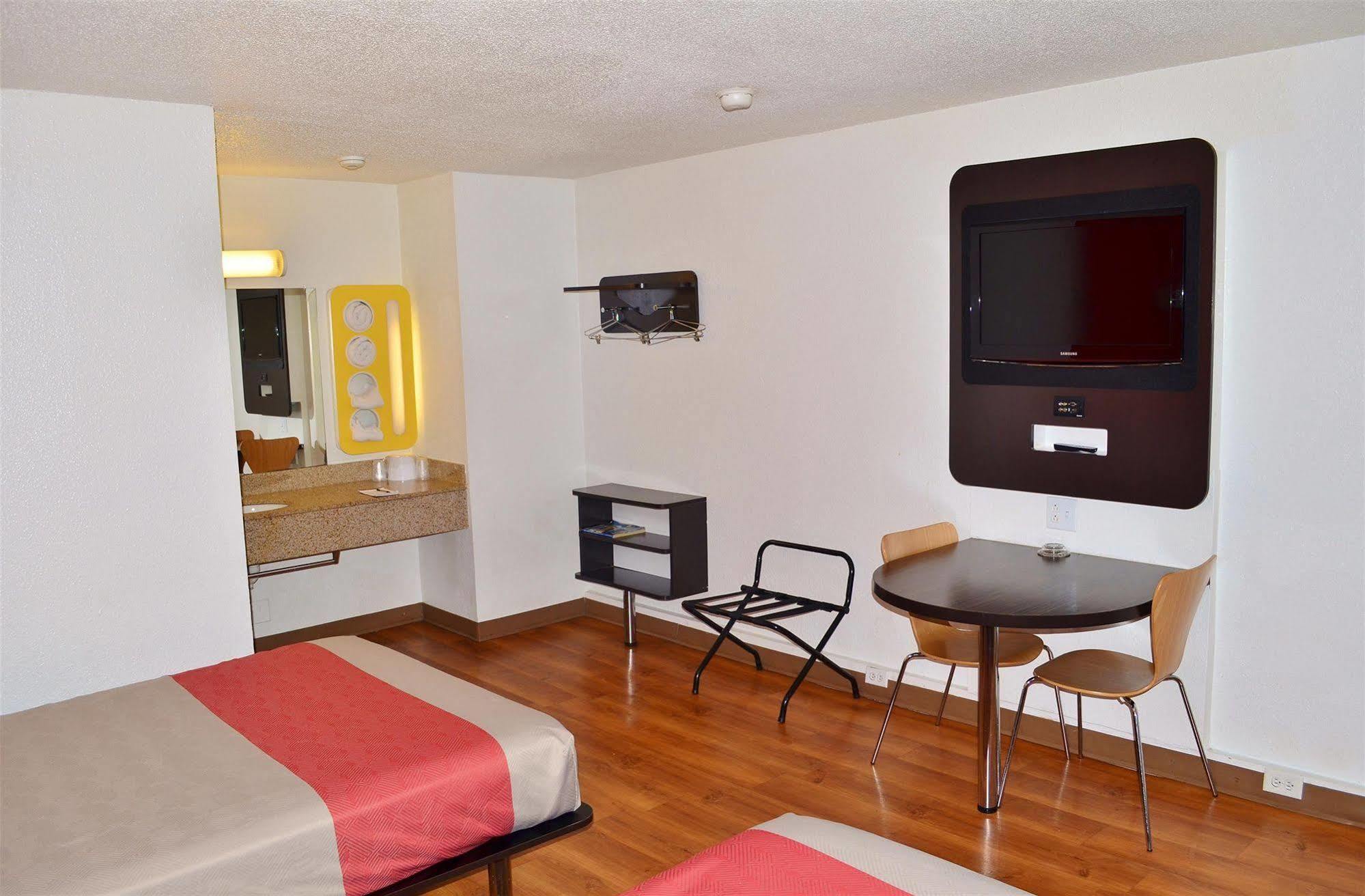 Motel 6 Boston South - ブレイントリー エクステリア 写真