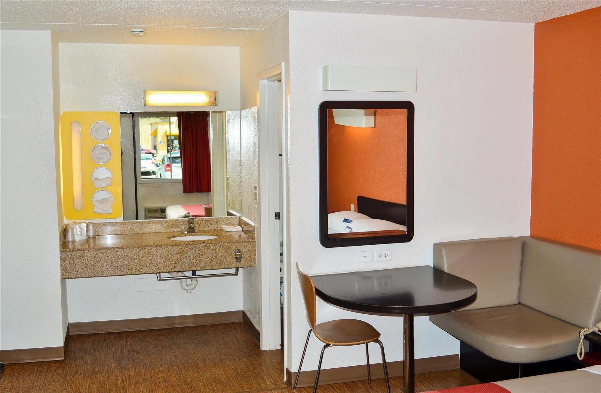 Motel 6 Boston South - ブレイントリー エクステリア 写真